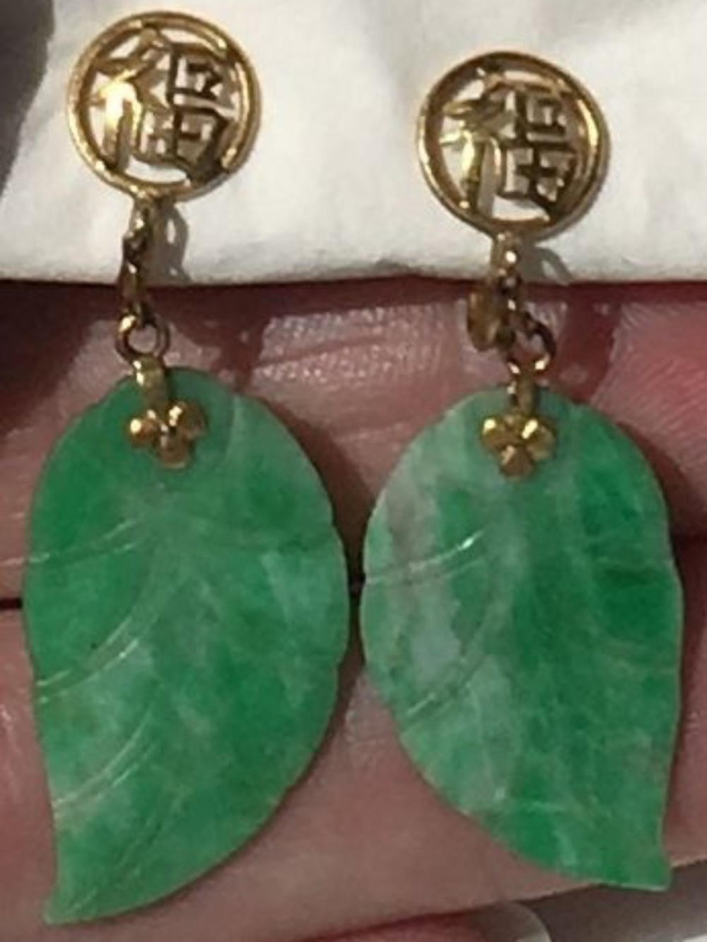 VINTAGE CHINESE CARVED JADE LEAF 14K GOLD FILIGREE DROP EARRINGS